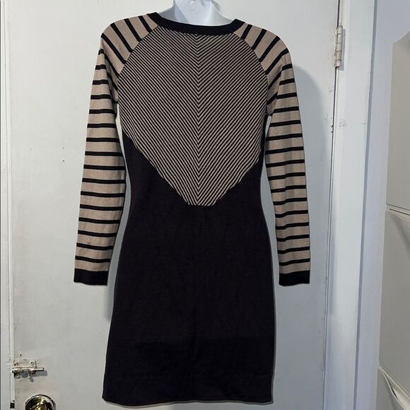 TART Grey and Creme Sweater Dress Tunic-S - Picture 4 of 9